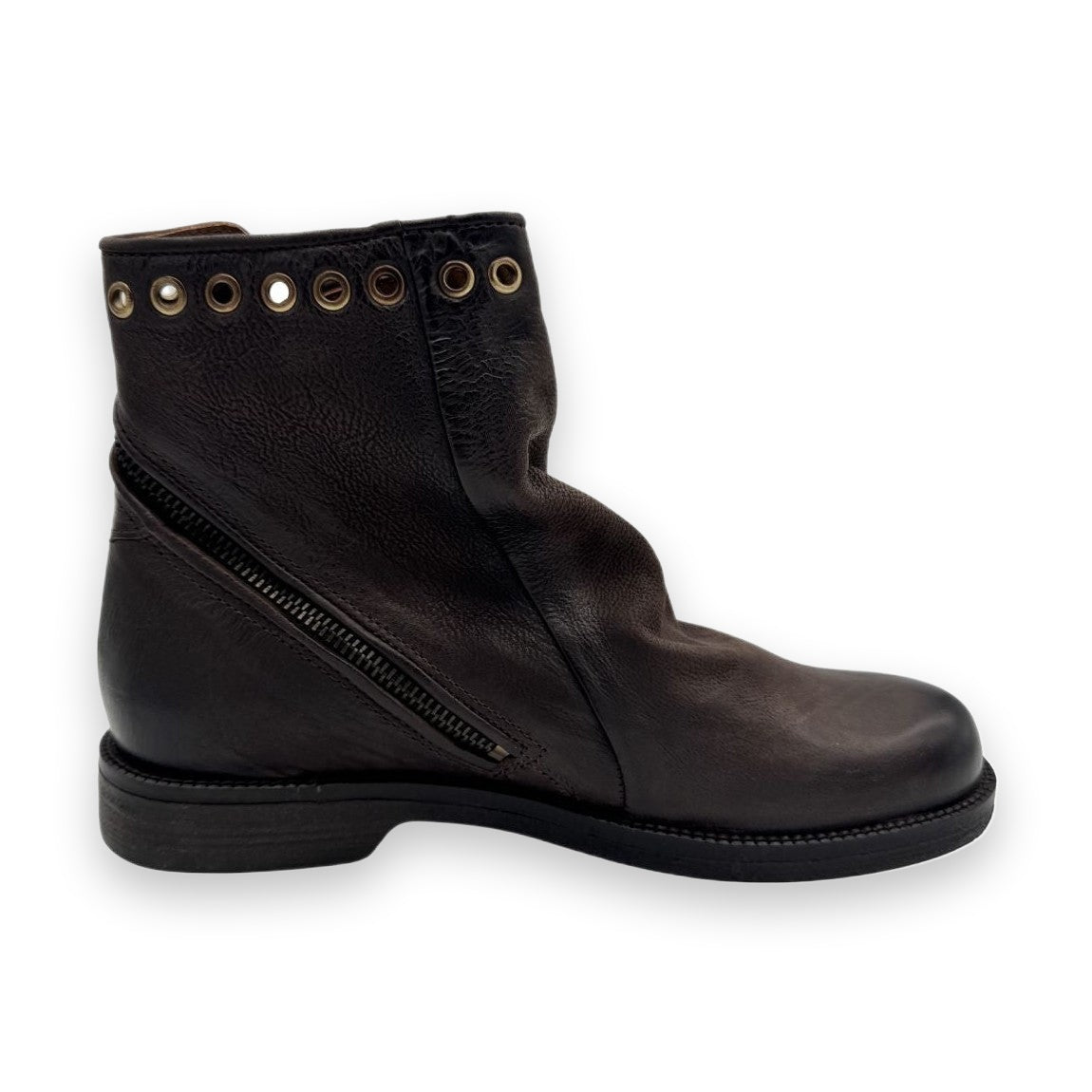 Stivaletto A.S.98 Alone – dettaglio suola Goodyear a vista e puntale rinforzato in pelle