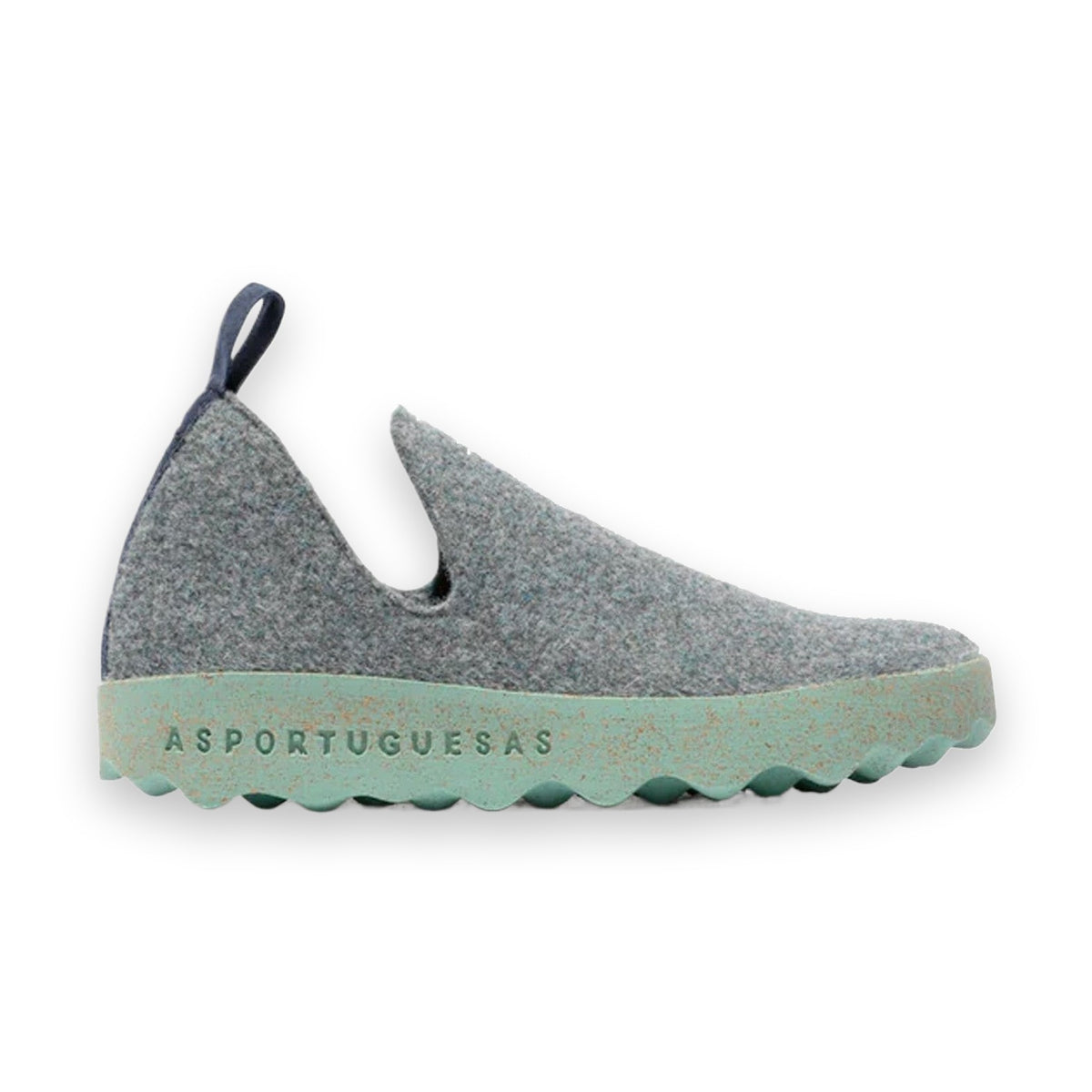 Asportuguesas City scarpa slip-on unisex in feltro di lana — vista tre quarti su sfondo neutro