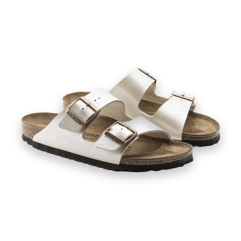 Particolare della struttura multistrato del plantare Birkenstock Arizona Donna in sughero e lattice naturale.