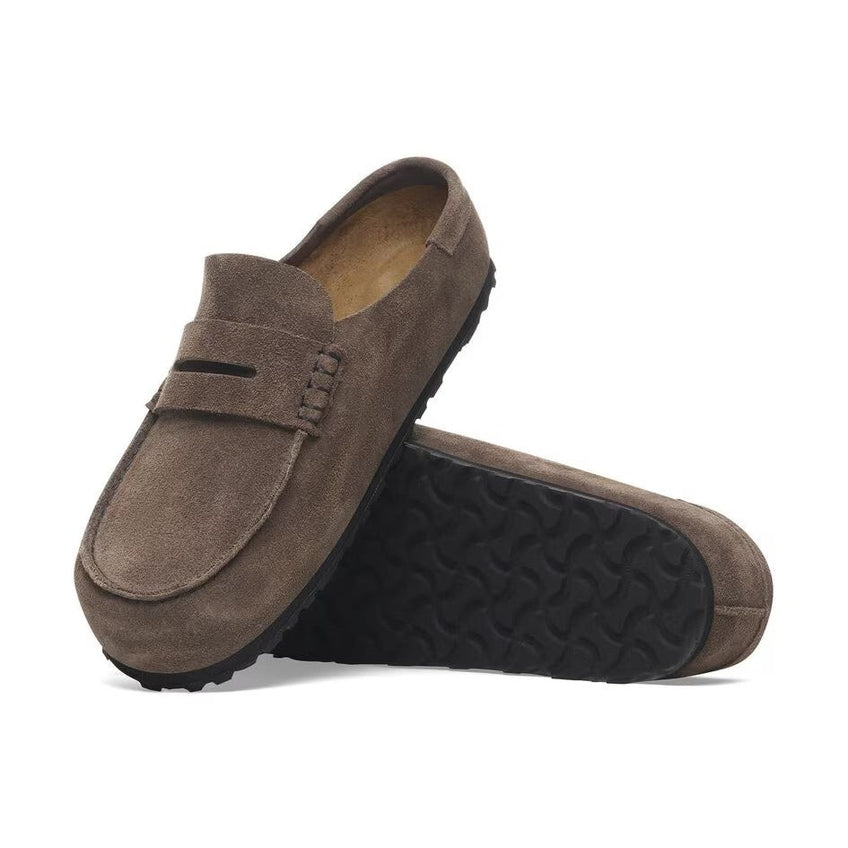 Cuciture appariscenti stile mocassino su pelle scamosciata morbida Birkenstock Naples Wrapped