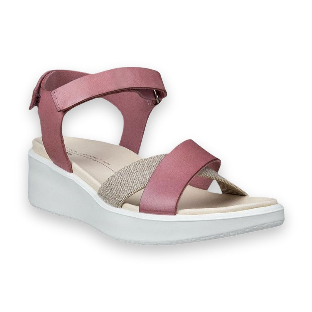 ECCO Flowt Wedge LX mostrato in una vista prospettica elegante e moderna.