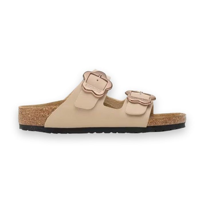 Sandalo Birkenstock Arizona Kids bambina in Birko-Flor beige con fibbie a forma di fiore vista laterale