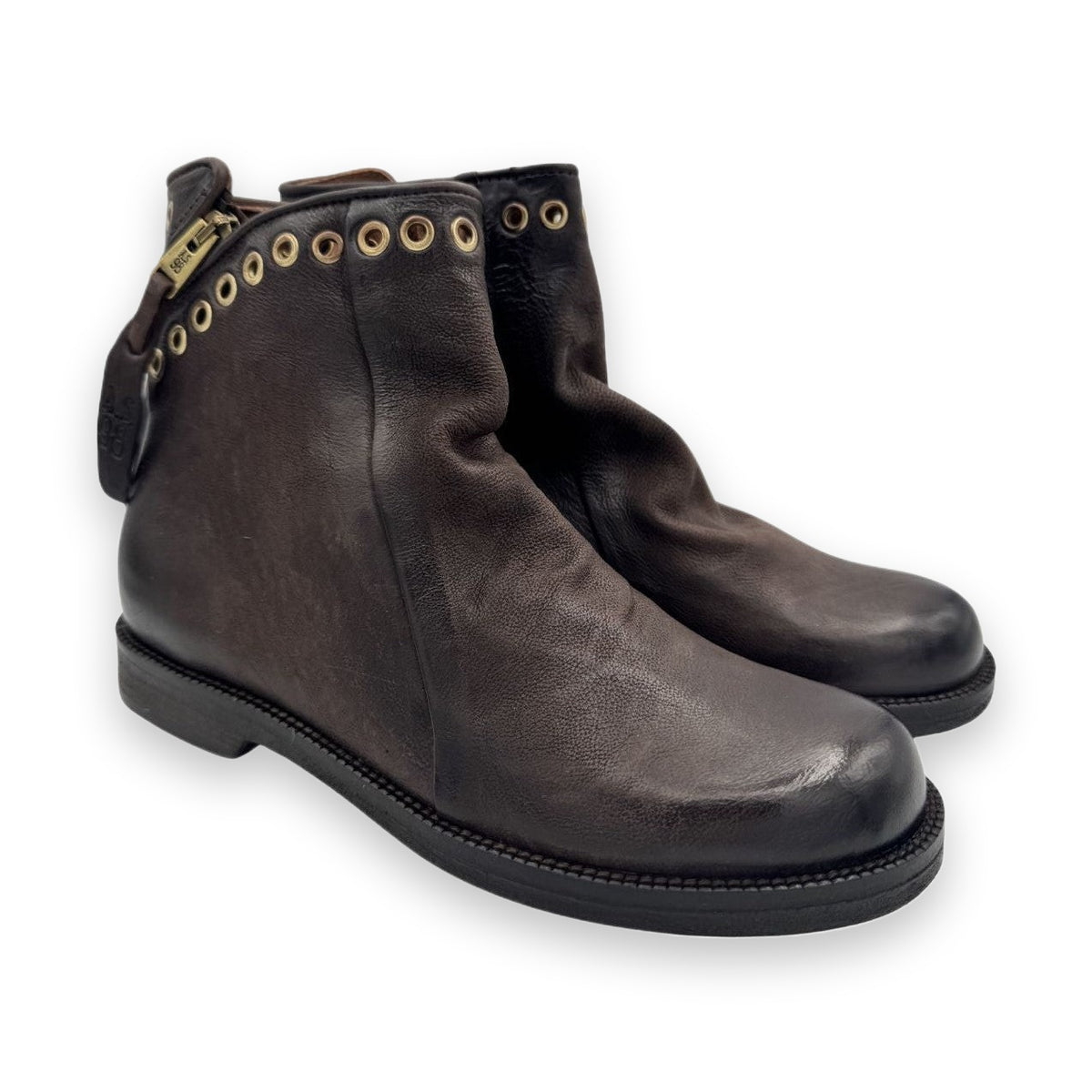 Stivaletto A.S.98 Alone – gambale con occhielli metallici decorativi e lavorazione artigianale