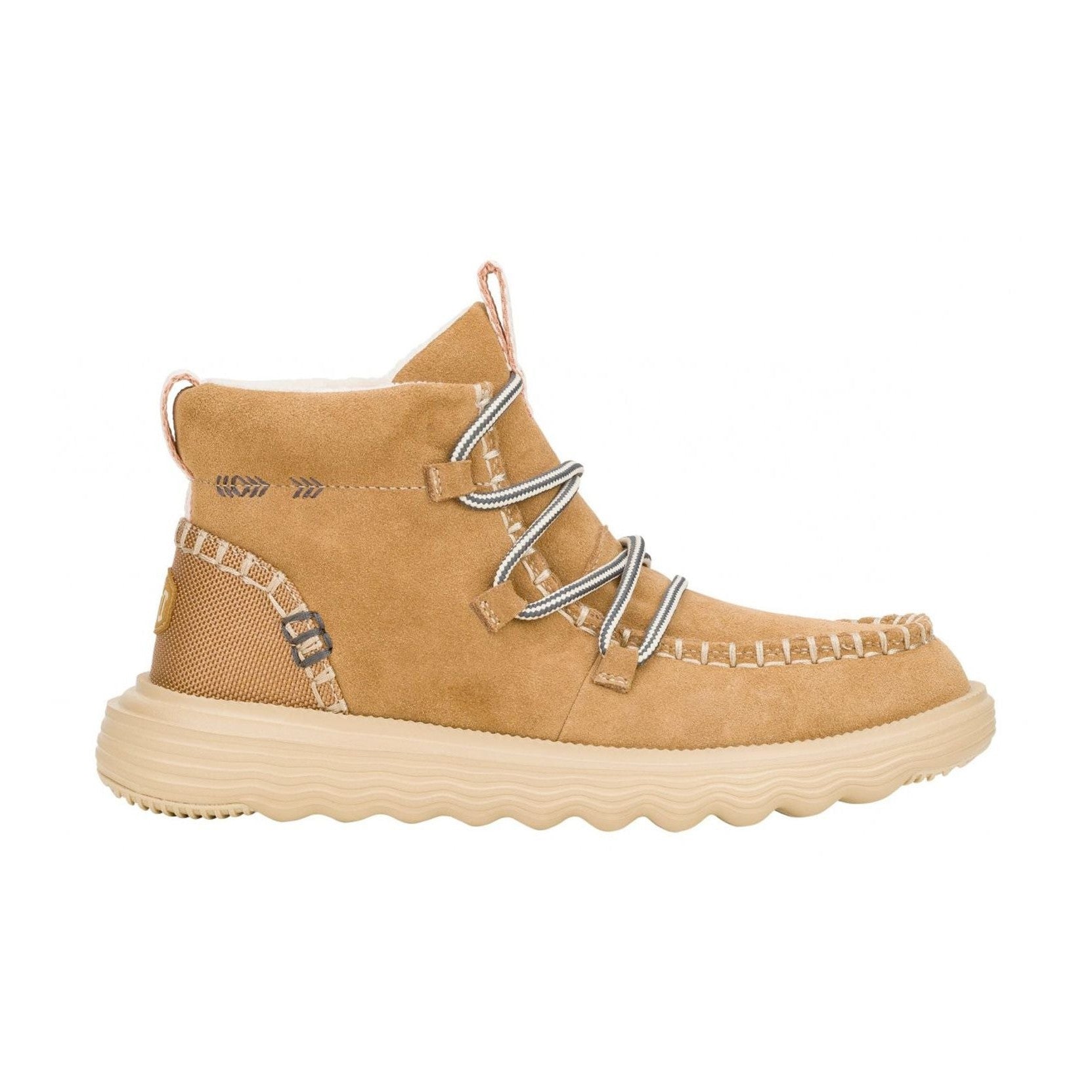 Stivaletti da donna HeyDude Reyes Suede in pelle scamosciata color sabbia.