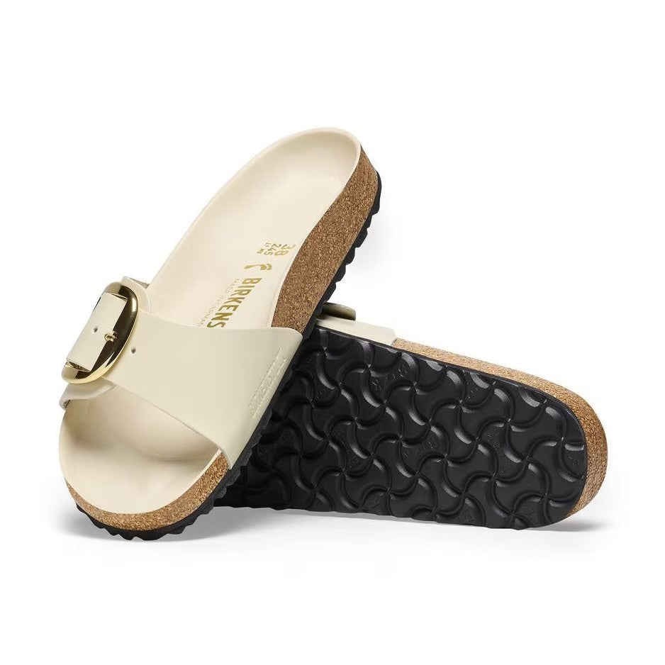 Finitura laccata High Shine a specchio su pelle naturale Birkenstock Madrid Big Buckle donna