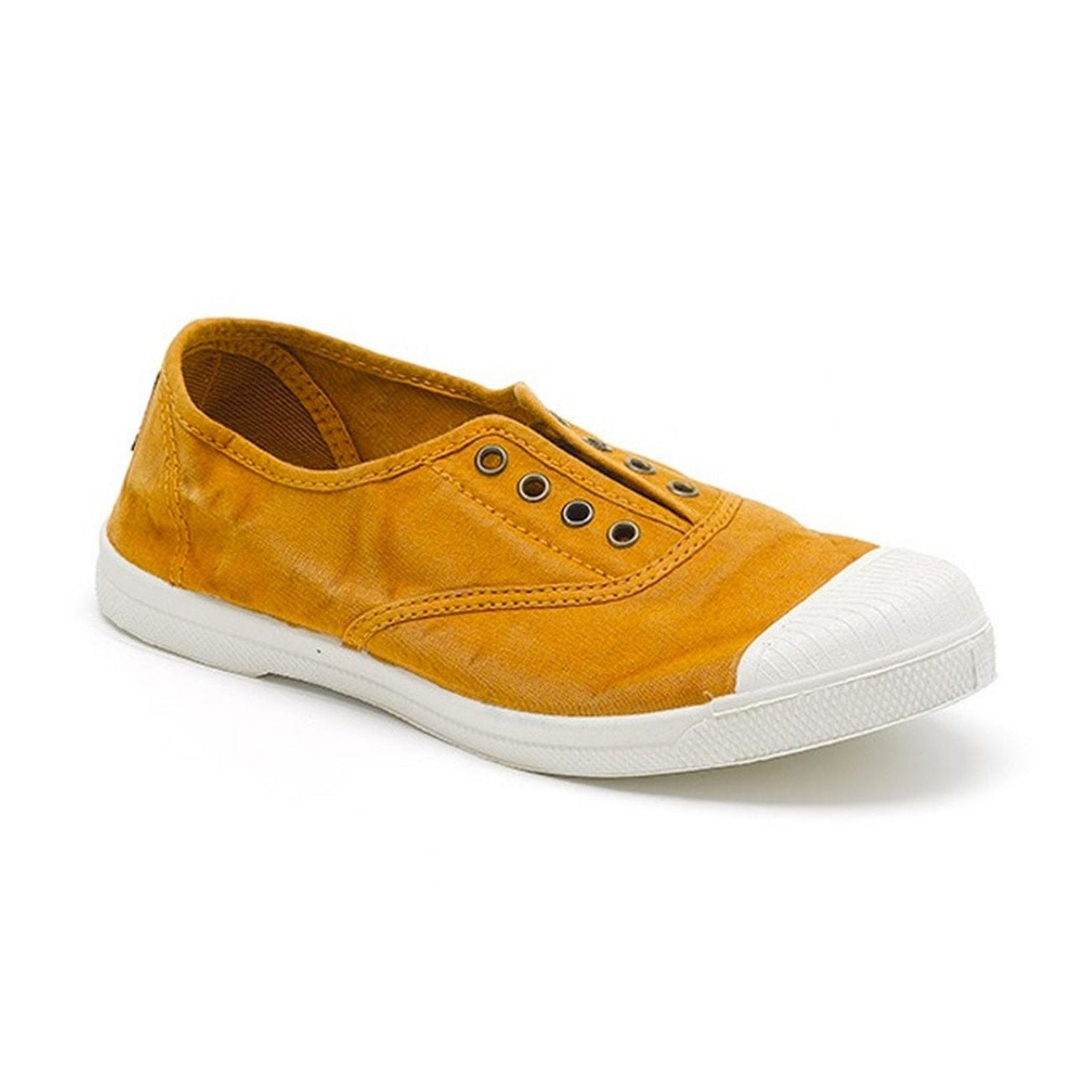 Profilo laterale della sneaker che mostra la suola in gomma bianca.