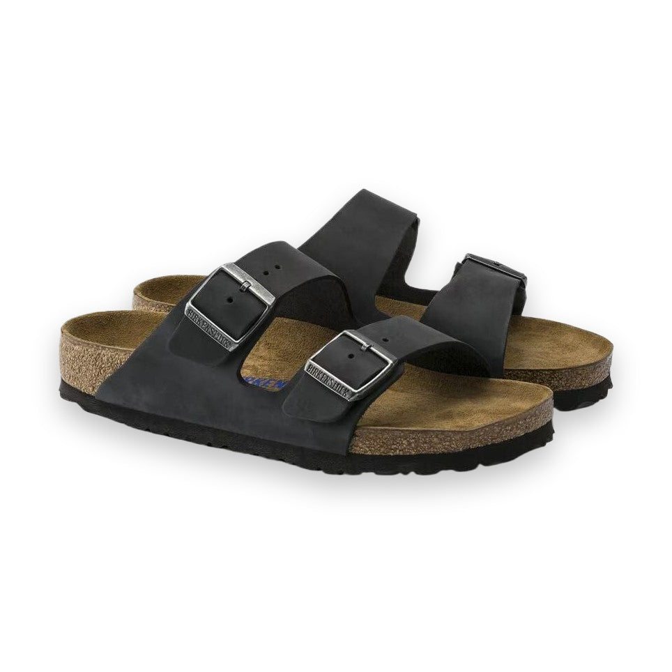 Birkenstock Arizona Soft Footbed unisex pelle oliata nera vista angolata