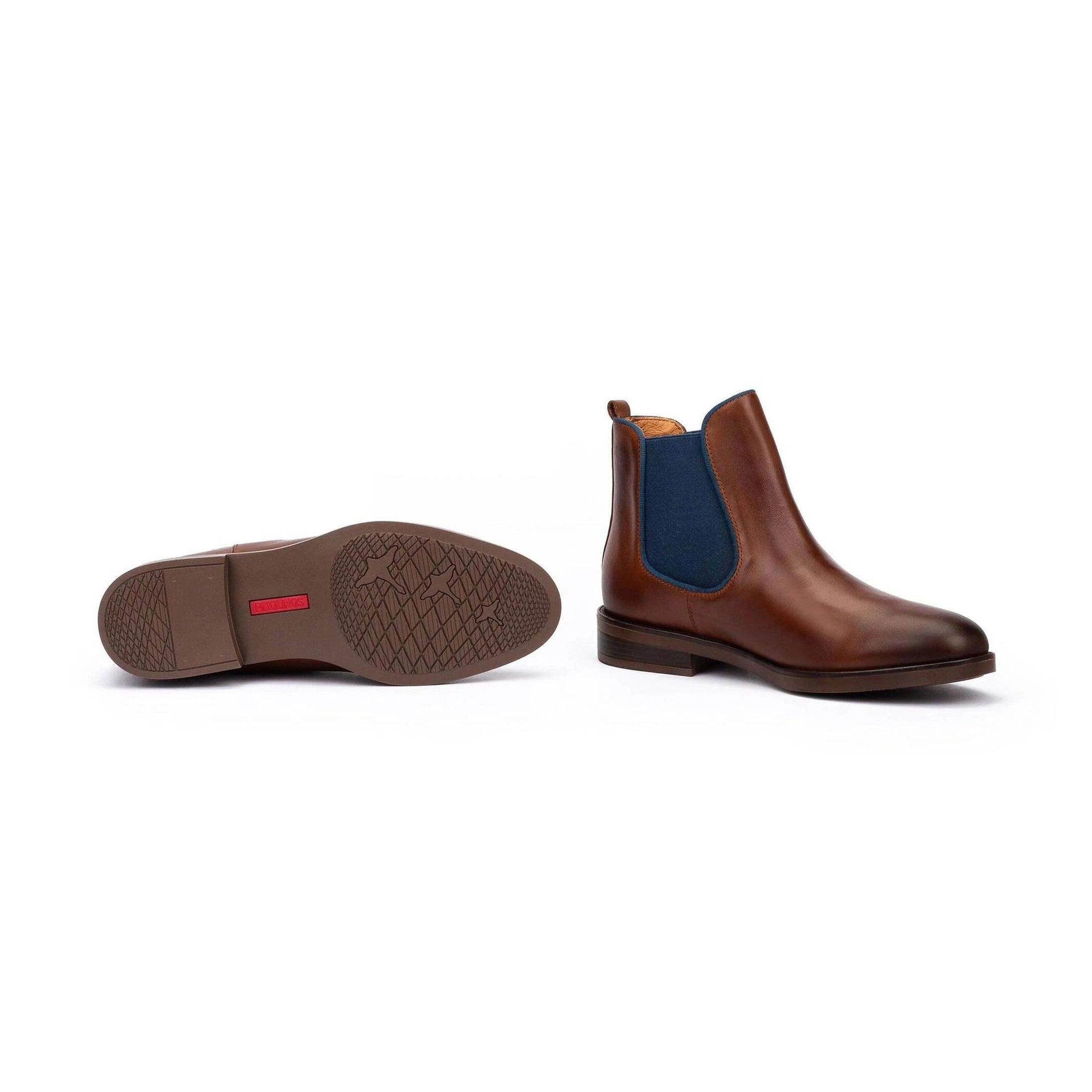 Particolare della pelle bovina con finitura naturale e cerata.