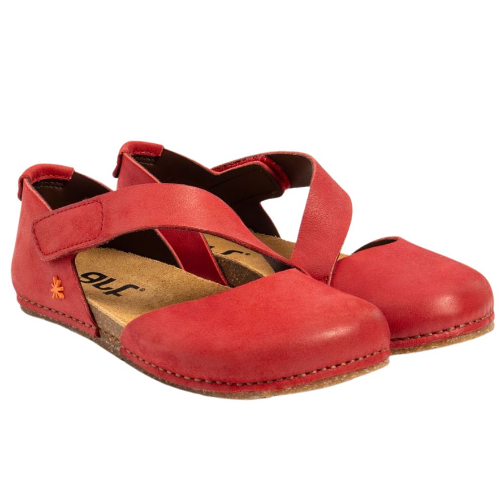 Particolare della chiusura regolabile del sandalo Art Creta 0384.