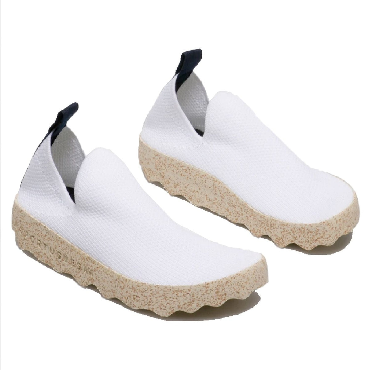 Asportuguesas Care sneaker slip-on unisex in tessuto elastico riciclato — vista tre quarti anteriore