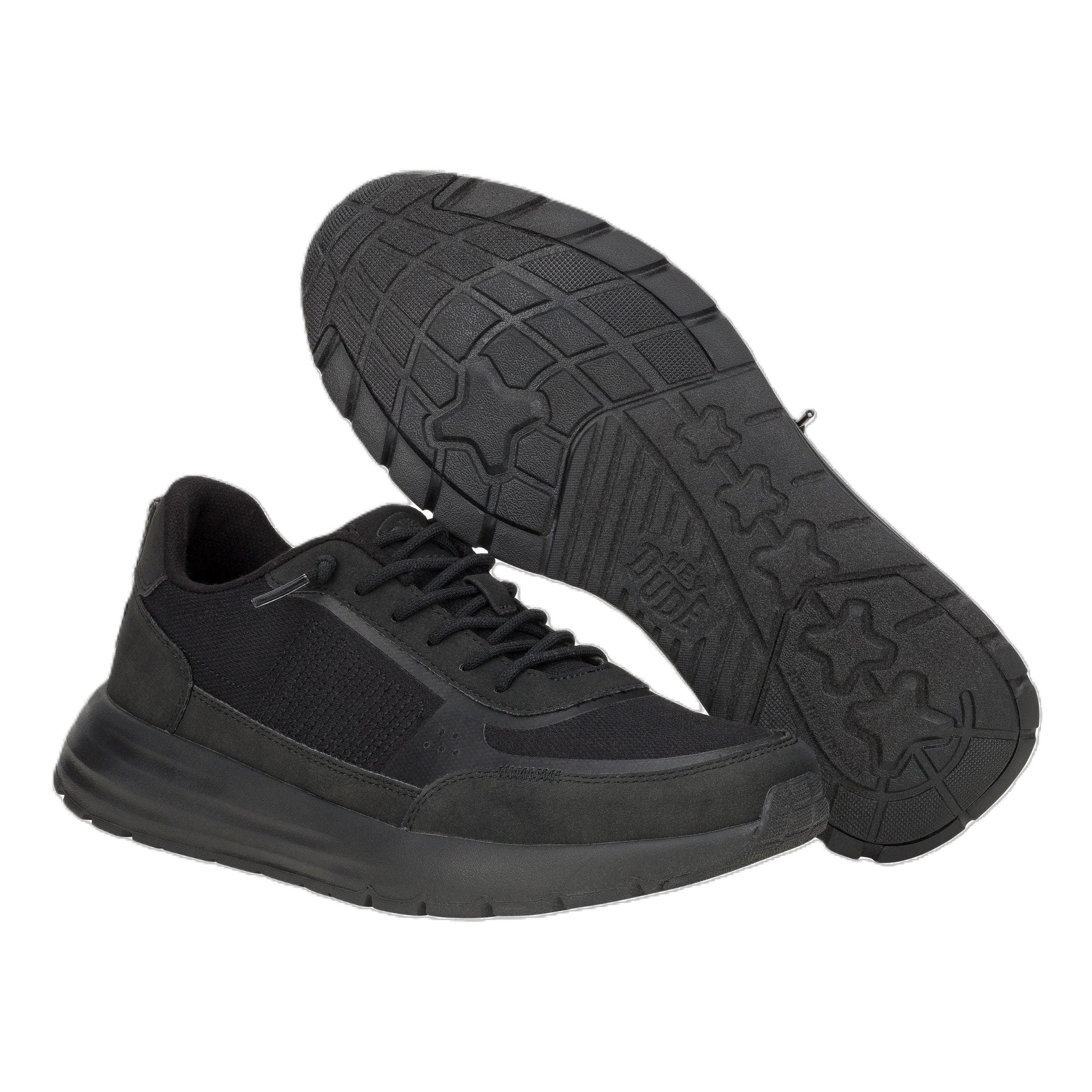 Profilo laterale della sneaker che mostra il taglio medio e la suola leggera in EVA.