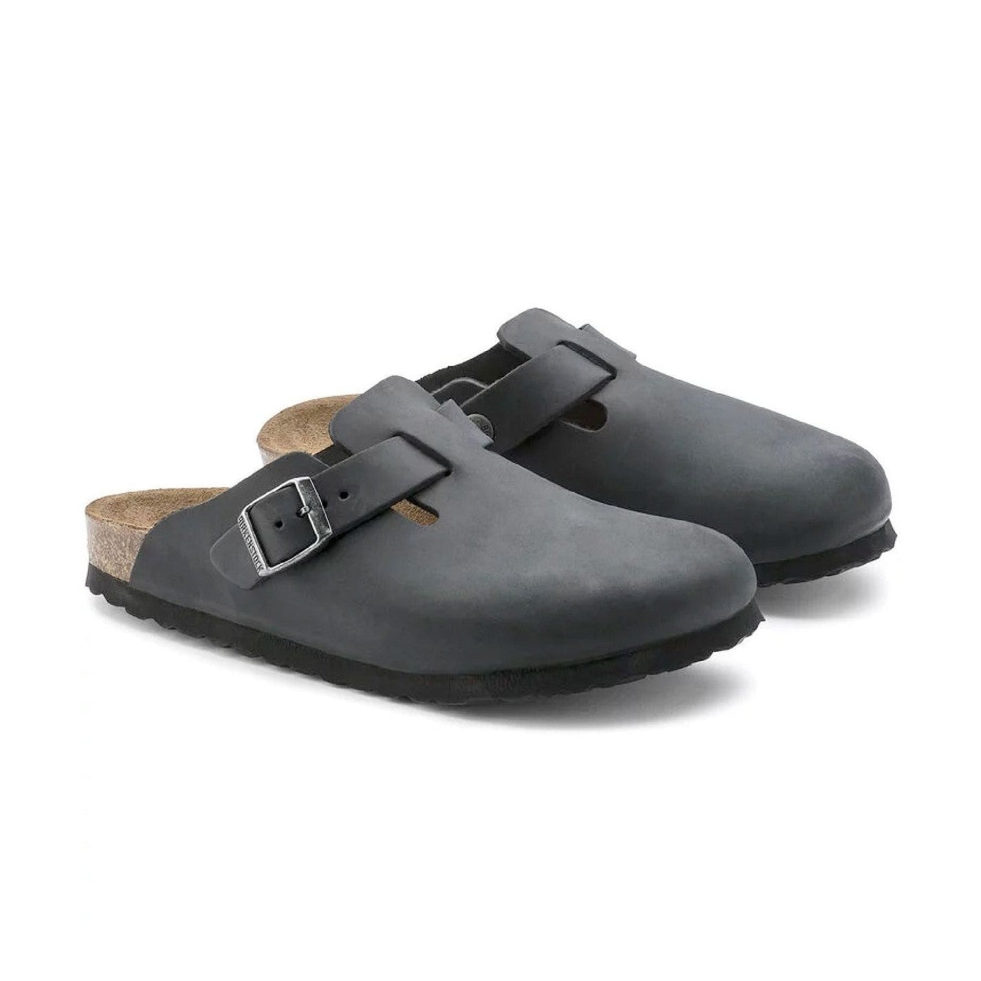 Birkenstock Boston unisex pelle oliata nera vista angolata