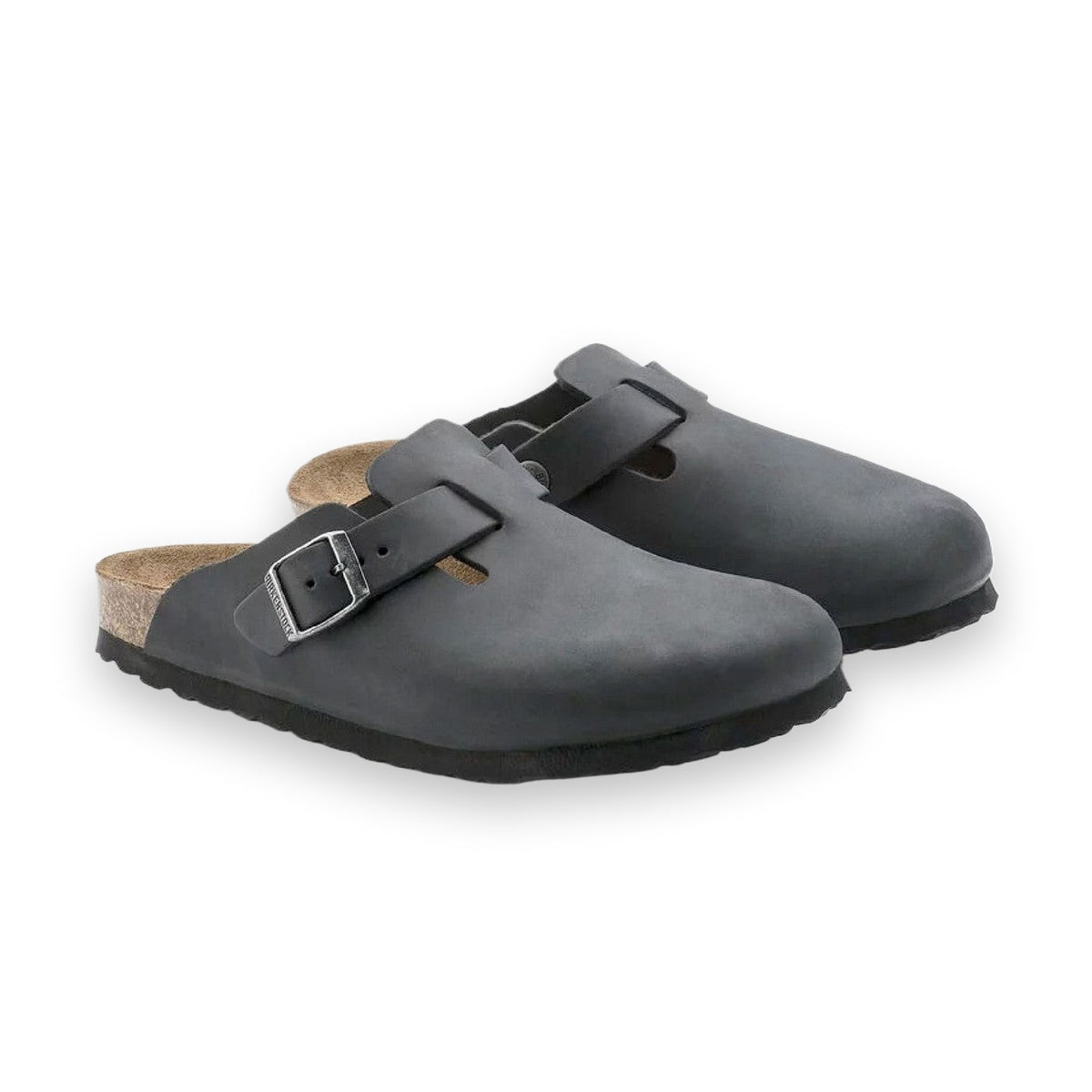 Birkenstock Boston unisex pelle oliata nera vista angolata