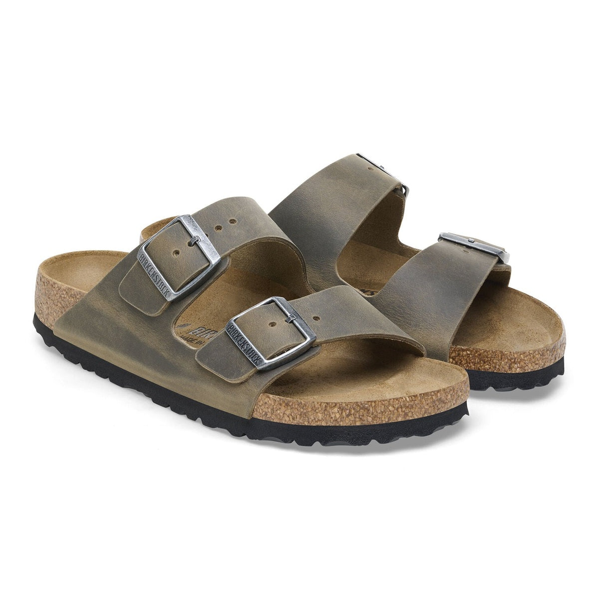 Birkenstock Arizona unisex pelle oliata verde oliva vista angolata due fasce