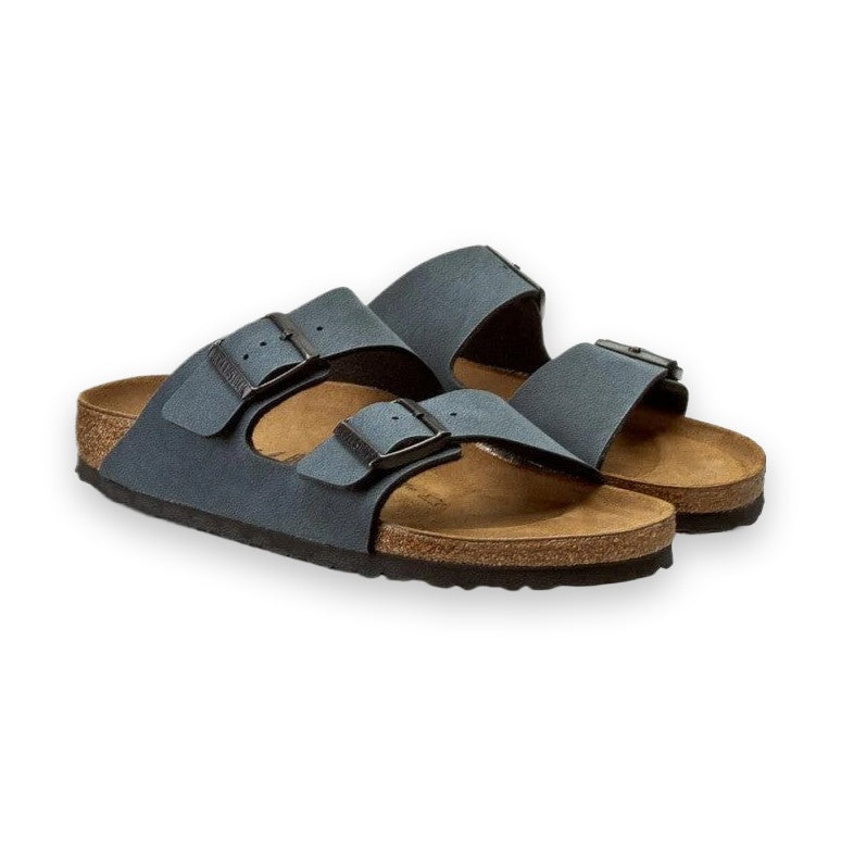 Fibbie metalliche anallergiche regolabili Birkenstock Arizona Classic primo piano
