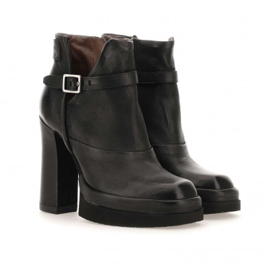 A53215 - Women's ankle boot...