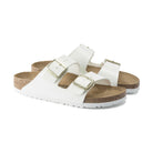 Inquadratura del design a due fasce del sandalo Birkenstock Arizona Donna.