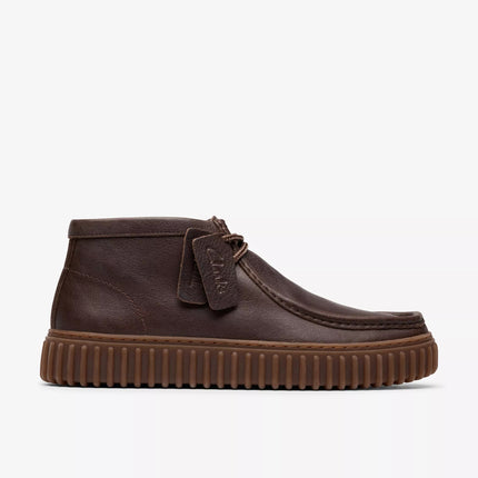Clarks Torhill Hi uomo sneakers in nabuk marrone vista laterale con suola scanalata
