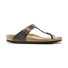 Dettaglio pelle nabuk oliata a cuciture aperte sandalo Birkenstock Gizeh