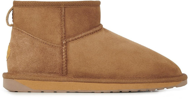 EMU Australia Stinger Micro stivaletti donna indossati con outfit casual quotidiano