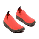 Asportuguesas Care sneaker slip-on unisex in tessuto elastico riciclato — vista lifestyle ambientata