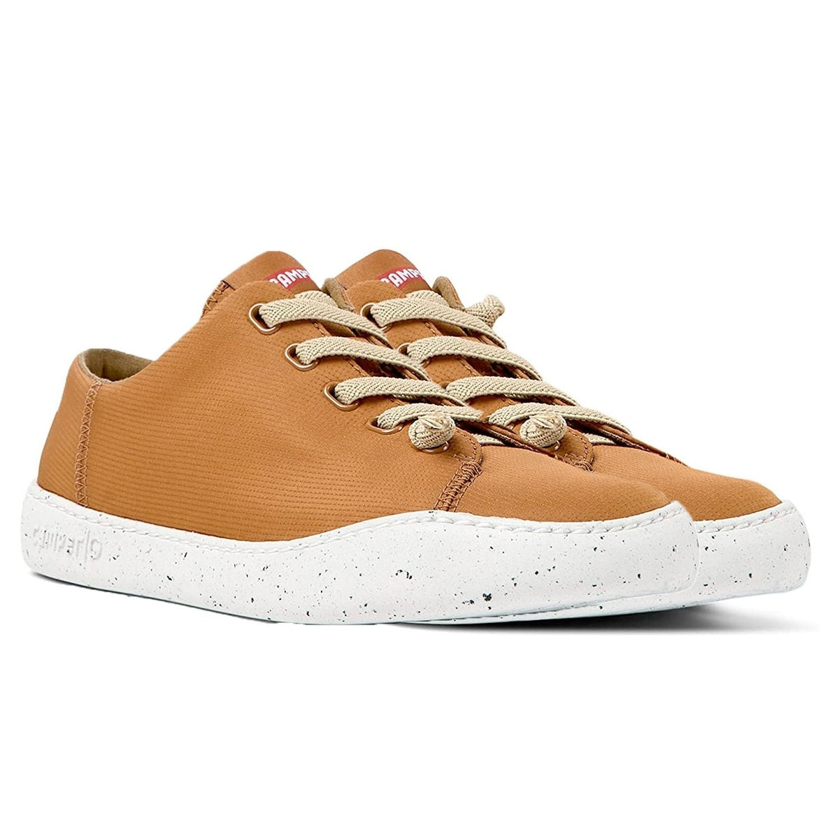 Dettaglio dei lacci elastici a zigzag per una calzata facilitata.