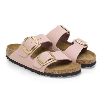 Particolare della texture vellutata nubuck e del plantare ergonomico in sughero di Birkenstock.