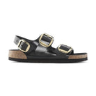 Sandalo unisex Birkenstock Milano Big Buckle in pelle verniciata lucida con grandi fibbie.