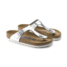 Pelle Nubuck morbida e vellutata con fibbia metallica regolabile Birkenstock Gizeh Classic donna
