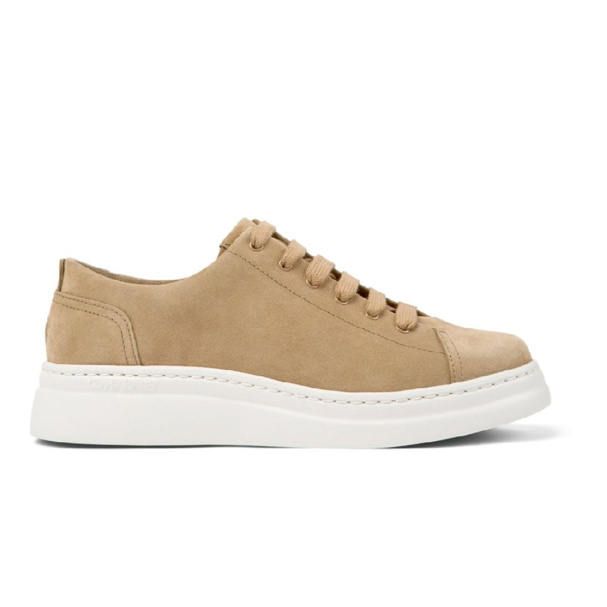 Camper Runner Up mostrata in una vista prospettica elegante e casual.