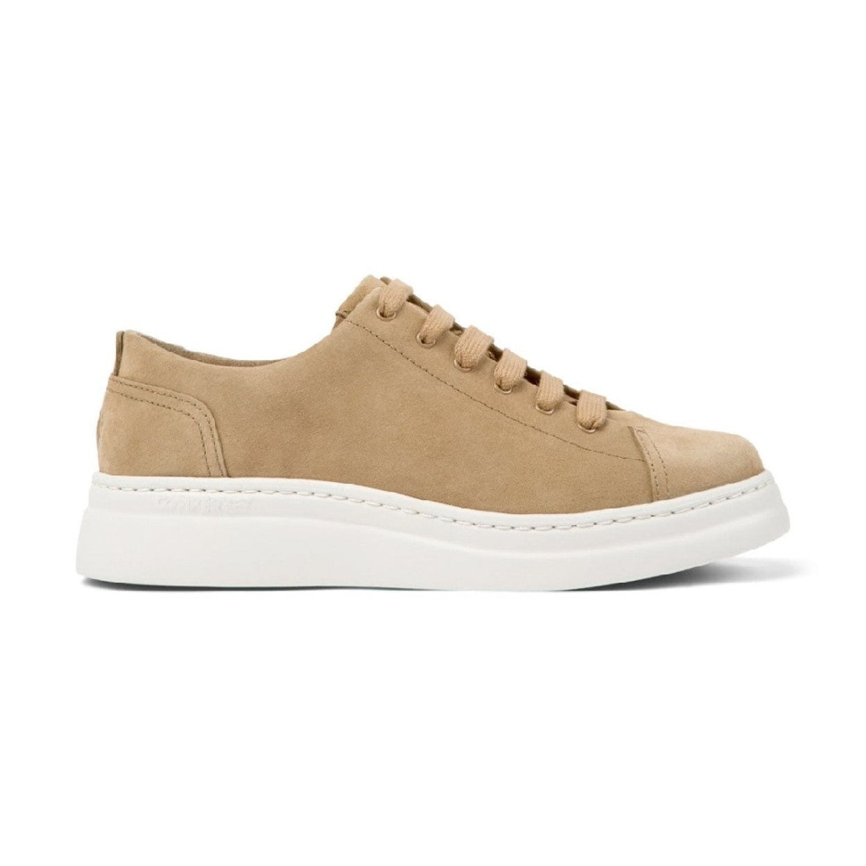 Camper Runner Up mostrata in una vista prospettica elegante e casual.
