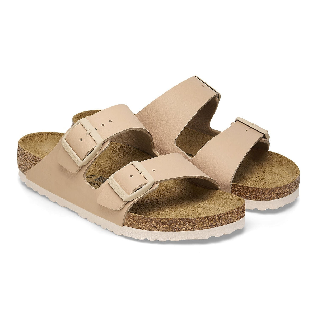 Inquadratura dal basso della suola in EVA ammortizzante con pattern antiscivolo Birkenstock Arizona Donna.