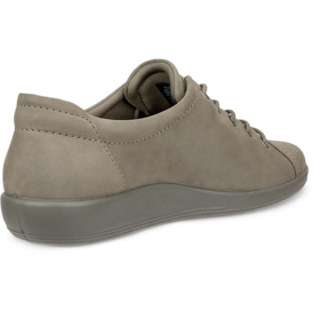 "ECCO Soft 2.0 lightweight flexible sole close-up"