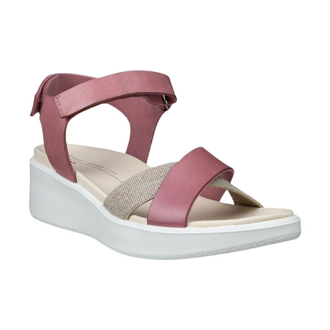ECCO Flowt Wedge LX mostrato in una vista prospettica elegante e moderna.