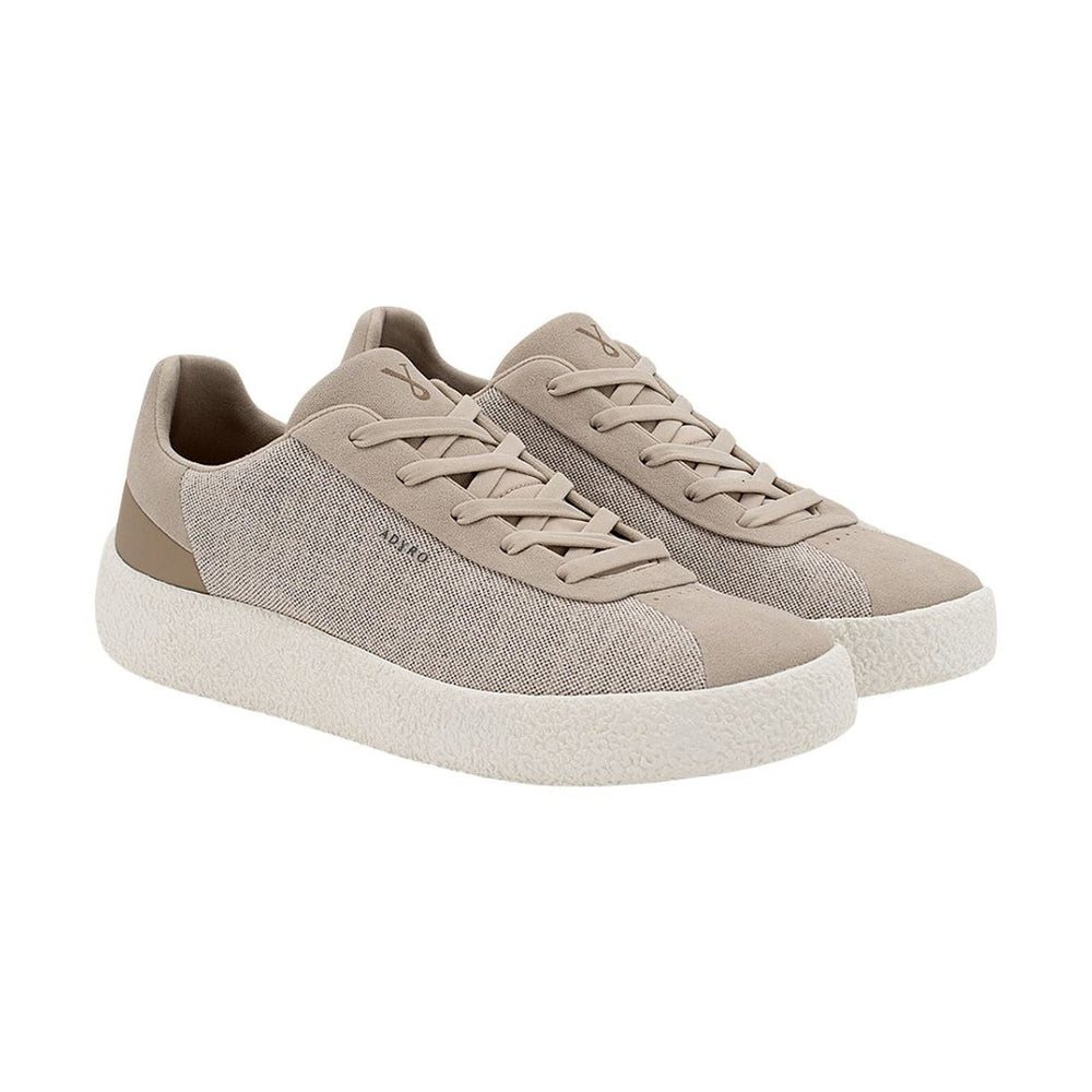 Dettaglio della tomaia traspirante e della lavorazione del tessuto.