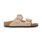 Sandalo Birkenstock Arizona Kids bambina in Birko-Flor beige con fibbie a forma di fiore vista laterale