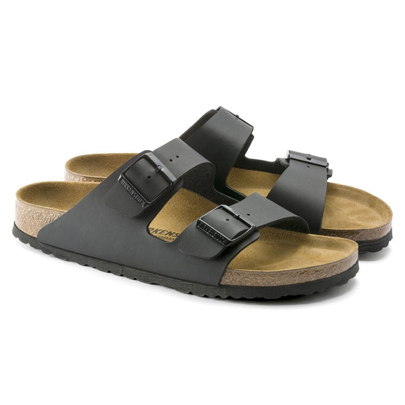 Dettaglio fibbie metalliche personalizzate su sandalo Birkenstock Arizona Classic Unisex in materiale sintetico.