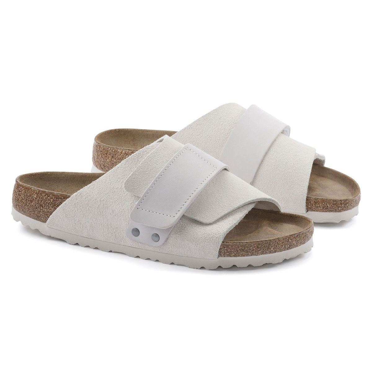 Rivetti decorativi e chiusura strap regolabile su pelle scamosciata Birkenstock Kyoto donna