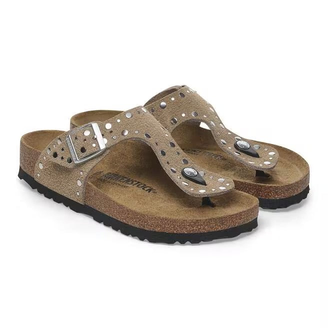 Rivetti metallici applicati con precisione su pelle scamosciata morbida Birkenstock Gizeh Rivet
