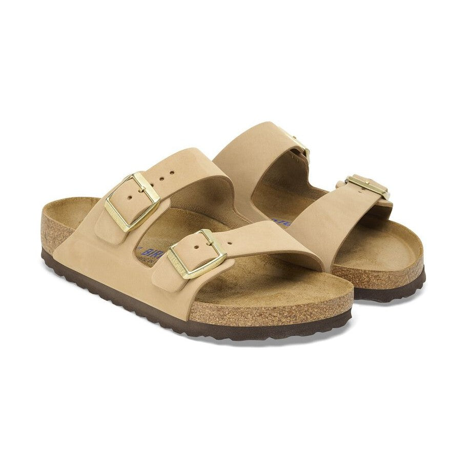 Pelle Nubuck morbida e traspirante con fibbie metalliche regolabili Birkenstock Arizona donna