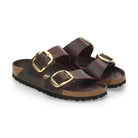 Dettaglio pelle nabuk oliata a cuciture aperte sandalo Birkenstock Arizona Big Buckle