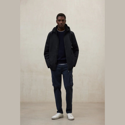 Ecoalf Tarka Jacket fronte con tessuto tecnico riciclato e costruzione leggera funzionale