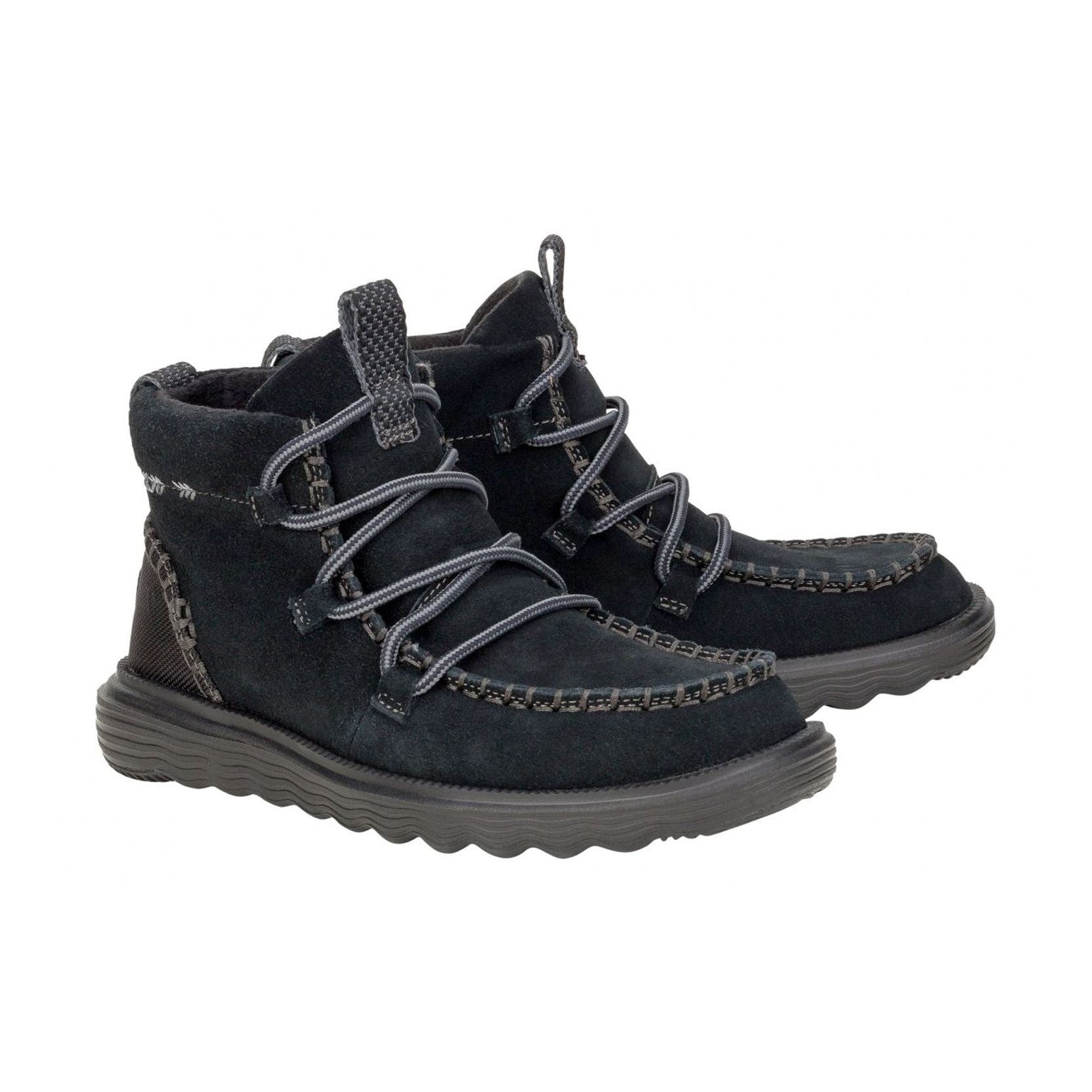 HeyDude Reyes Suede donna mostrata in una vista prospettica casual e calda.