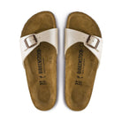 Dettaglio fibbia metallica regolabile sandalo Birkenstock Madrid donna