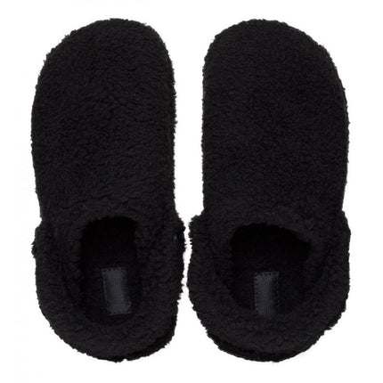 Dettaglio della suola antiscivolo della Crocs Classic Cozzzy Slipper per una maggiore sicurezza
