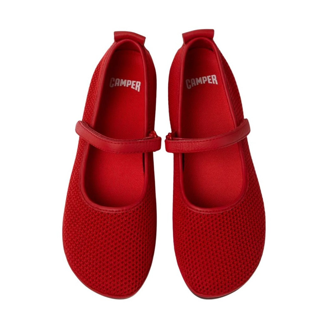 Calzatura chiusa femminile ideale per l'autunno e l'inverno.
