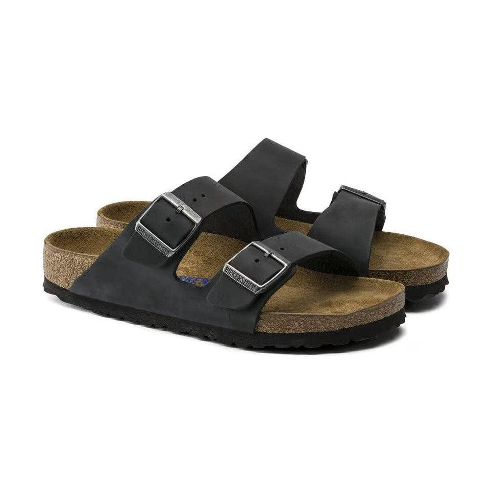 Birkenstock Arizona Soft Footbed unisex pelle oliata nera vista angolata