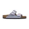 Sandalo Birkenstock Arizona donna in Birko-Flor con finitura Saffiano trama incrociata vista laterale