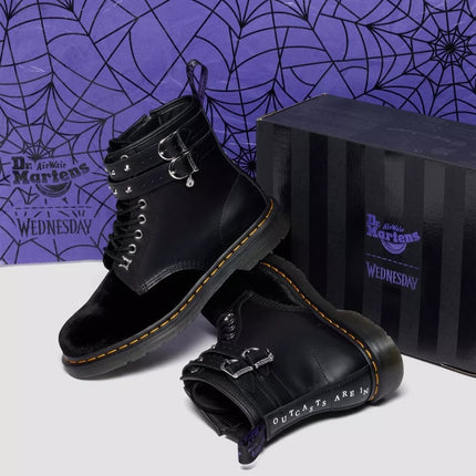 Anfibi unisex con suola robusta e finitura effetto wood – Dr. Martens 1460 WDN