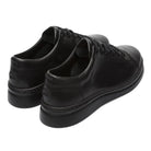 Particolare della pelle pieno fiore con finiture artigianali Camper.